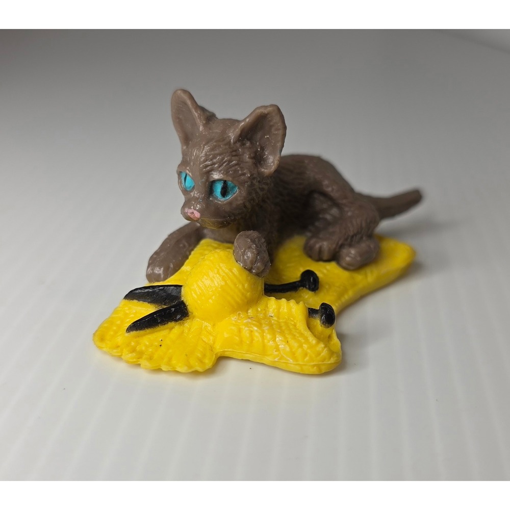 Kitty in‎ My Pocket 1994 Brown Kitten Yellow Blanket M.E.G. Inc